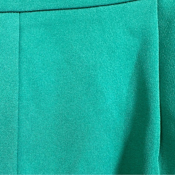 Aritzia (Babaton) Shorts - Green - Size 6 - Picture 4 of 4